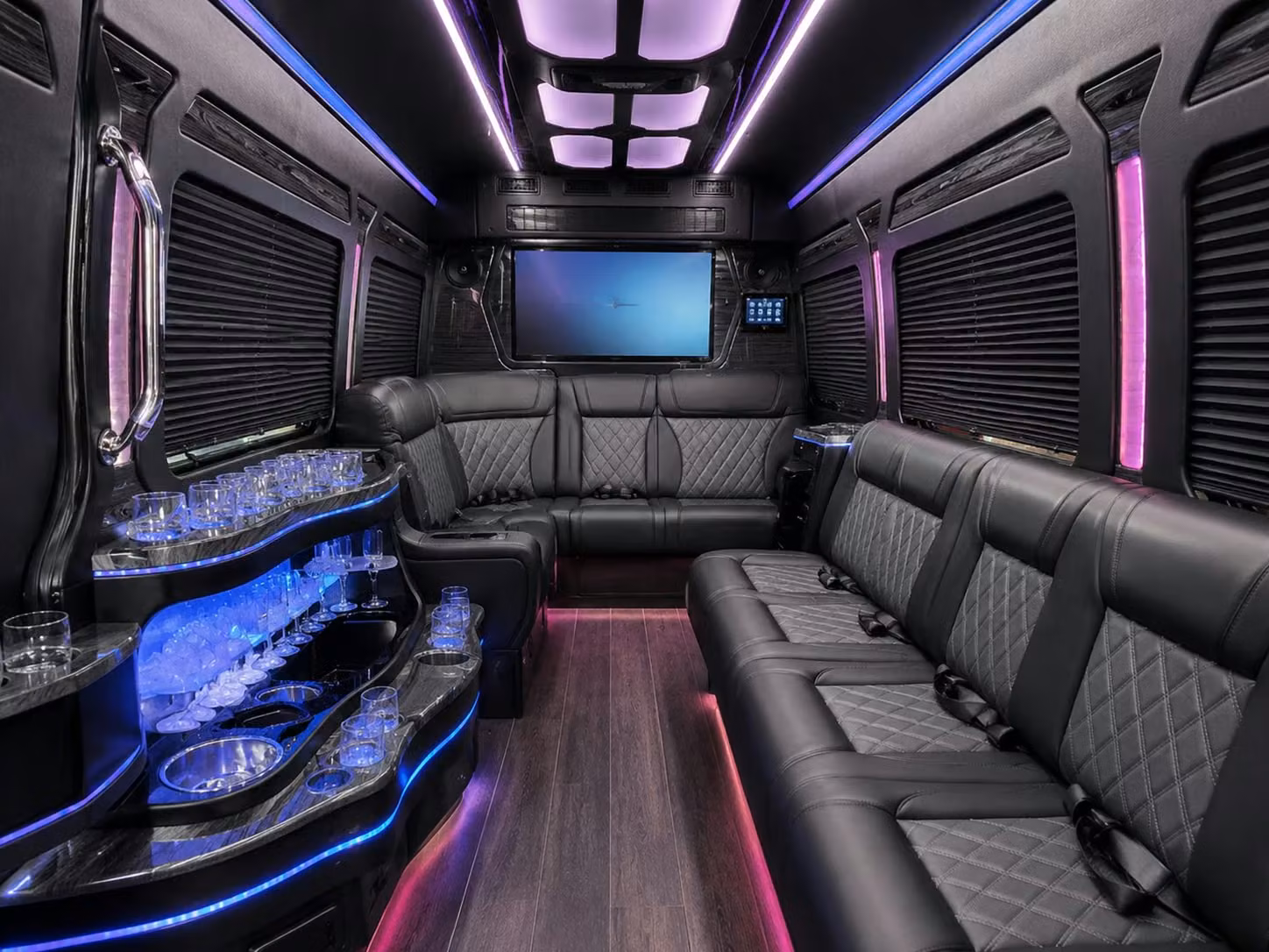 charterbusrentalhonolulu com makes honolulu prom night group transportation simple